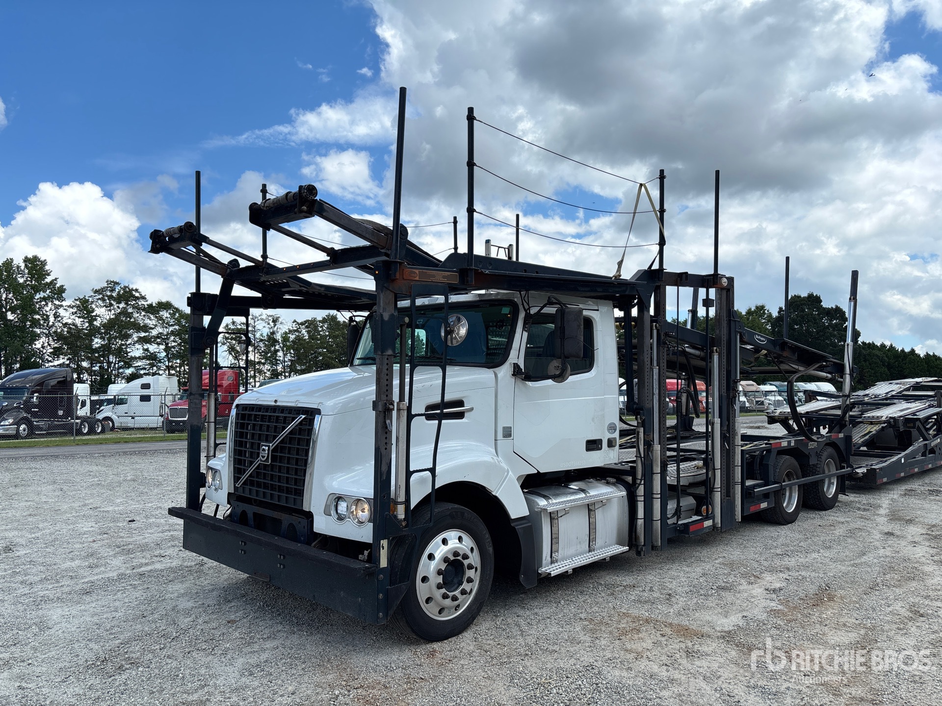 2015 Volvo VAH 6x4 Car Carrier Truck