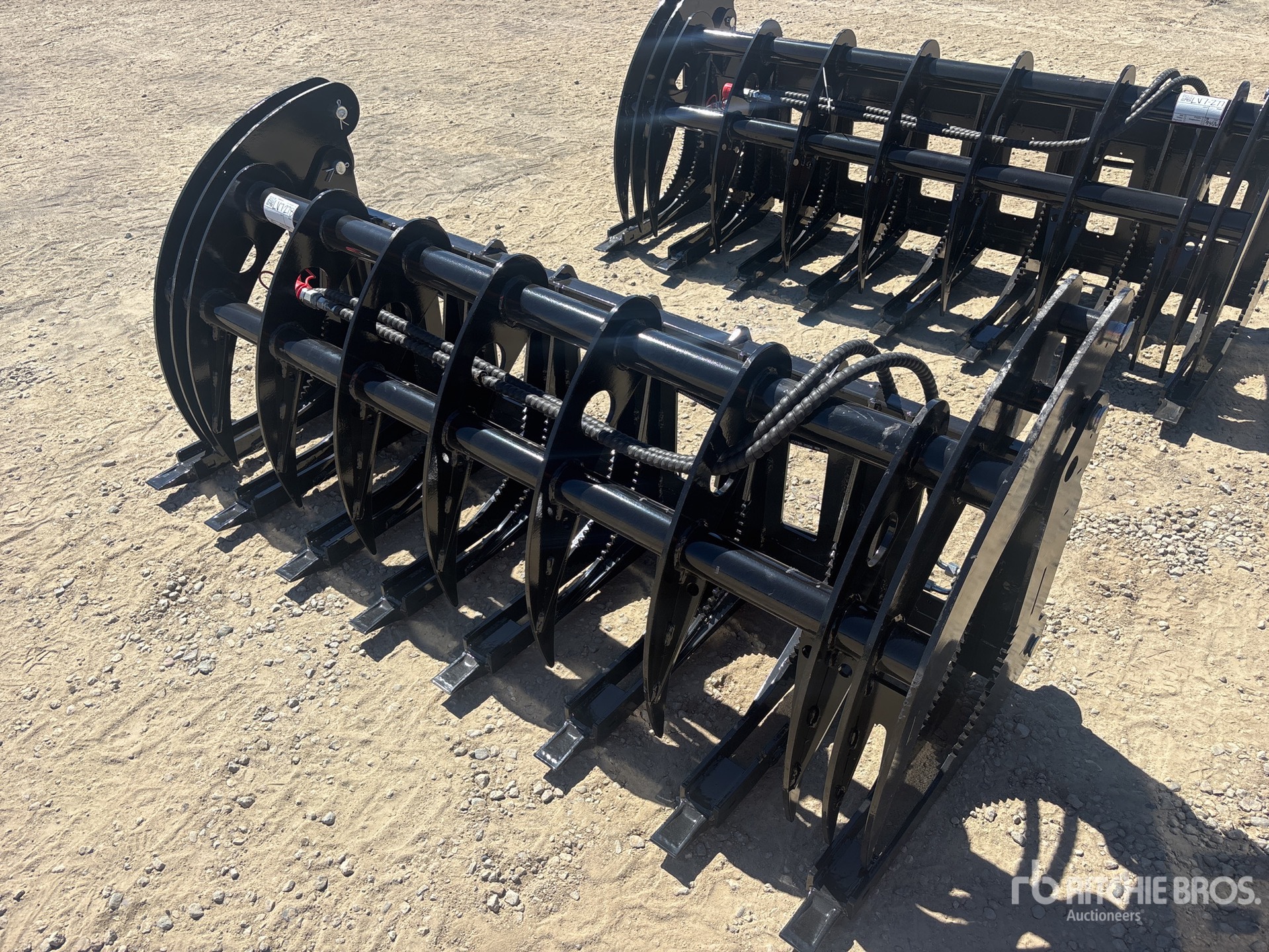 2026 GIYI GY-CLG72 70 in Q/C Skeleton Skid Steer Grapple (Unused)