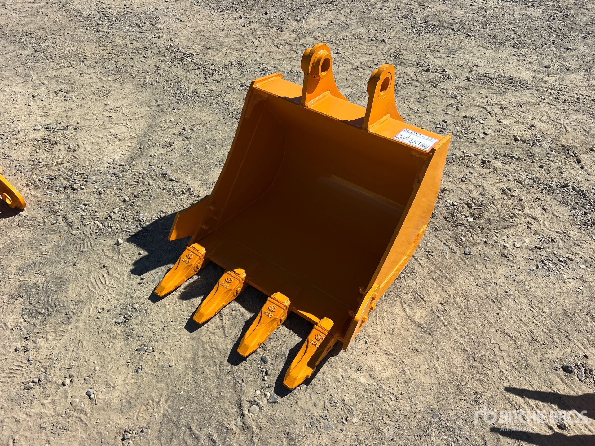 2026 GIYI GY-BK 24 in Digging Excavator Bucket - Fits Cat 305 (Unused)