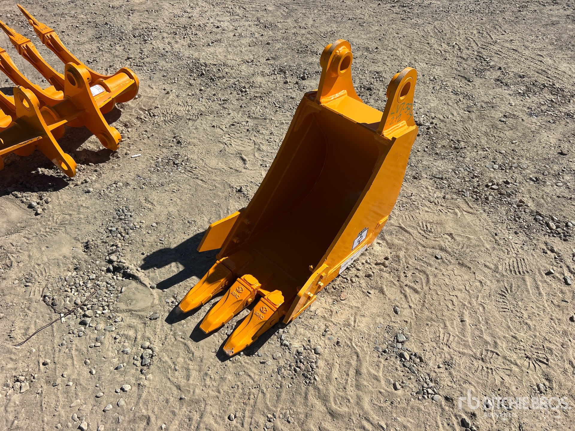 2026 GIYI GY-BK 12 in Digging Excavator Bucket - Fits Cat 305 (Unused)