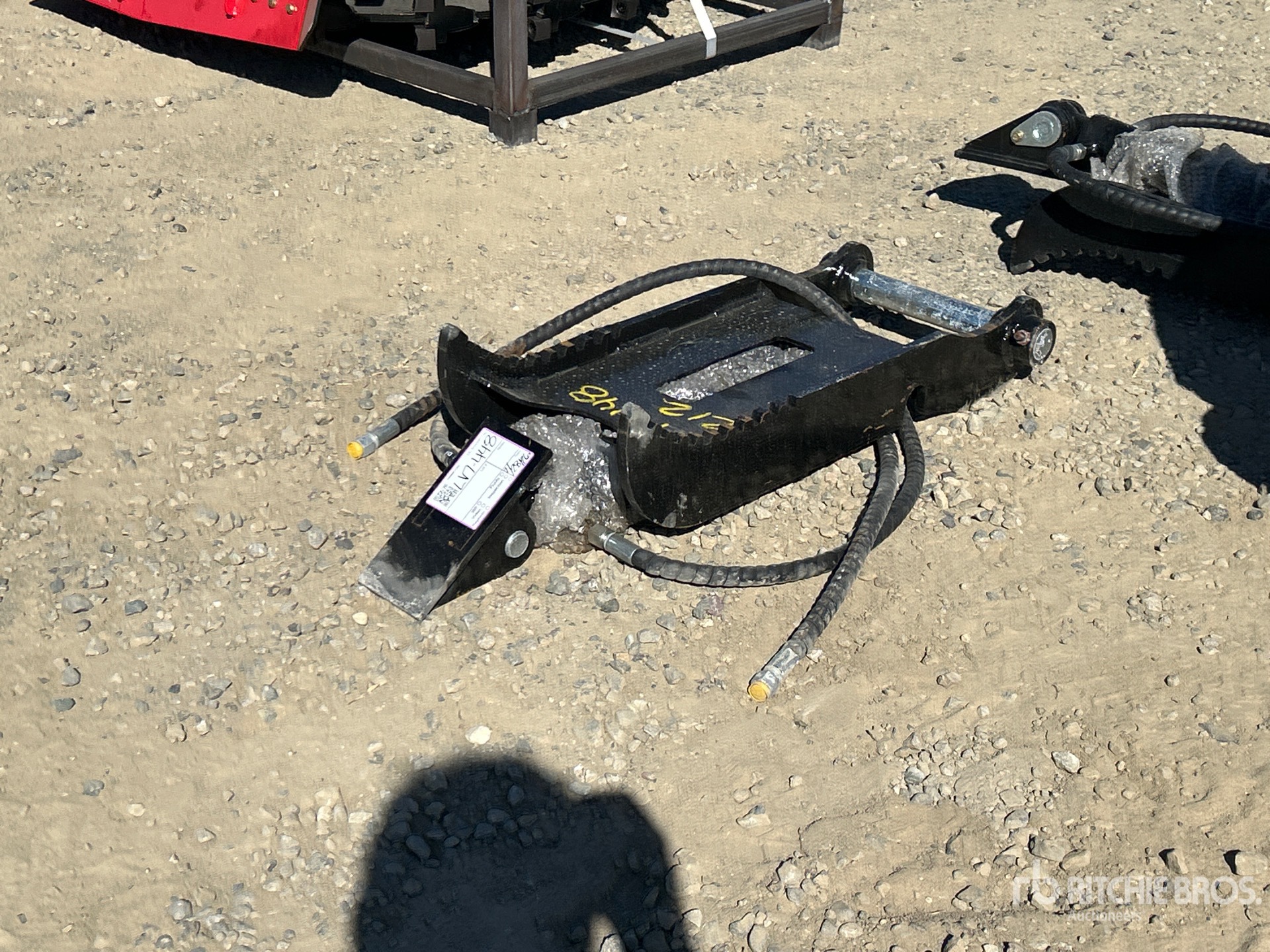 2026 GIYI GY-XJ3T 11 in Hydraulic CAT Hydraulic Excavator Thumb (Unused)
