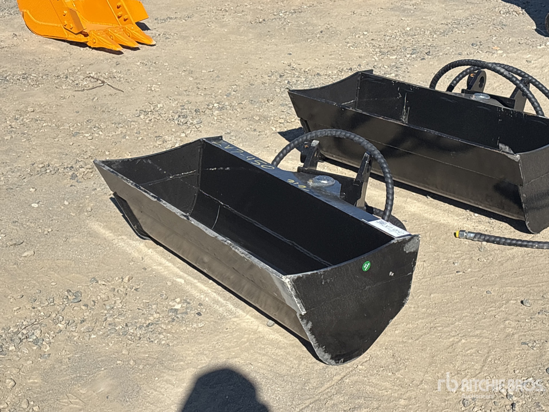 2026 GIYI GY-D3T 32 in Tilting Excavator Bucket (Unused)