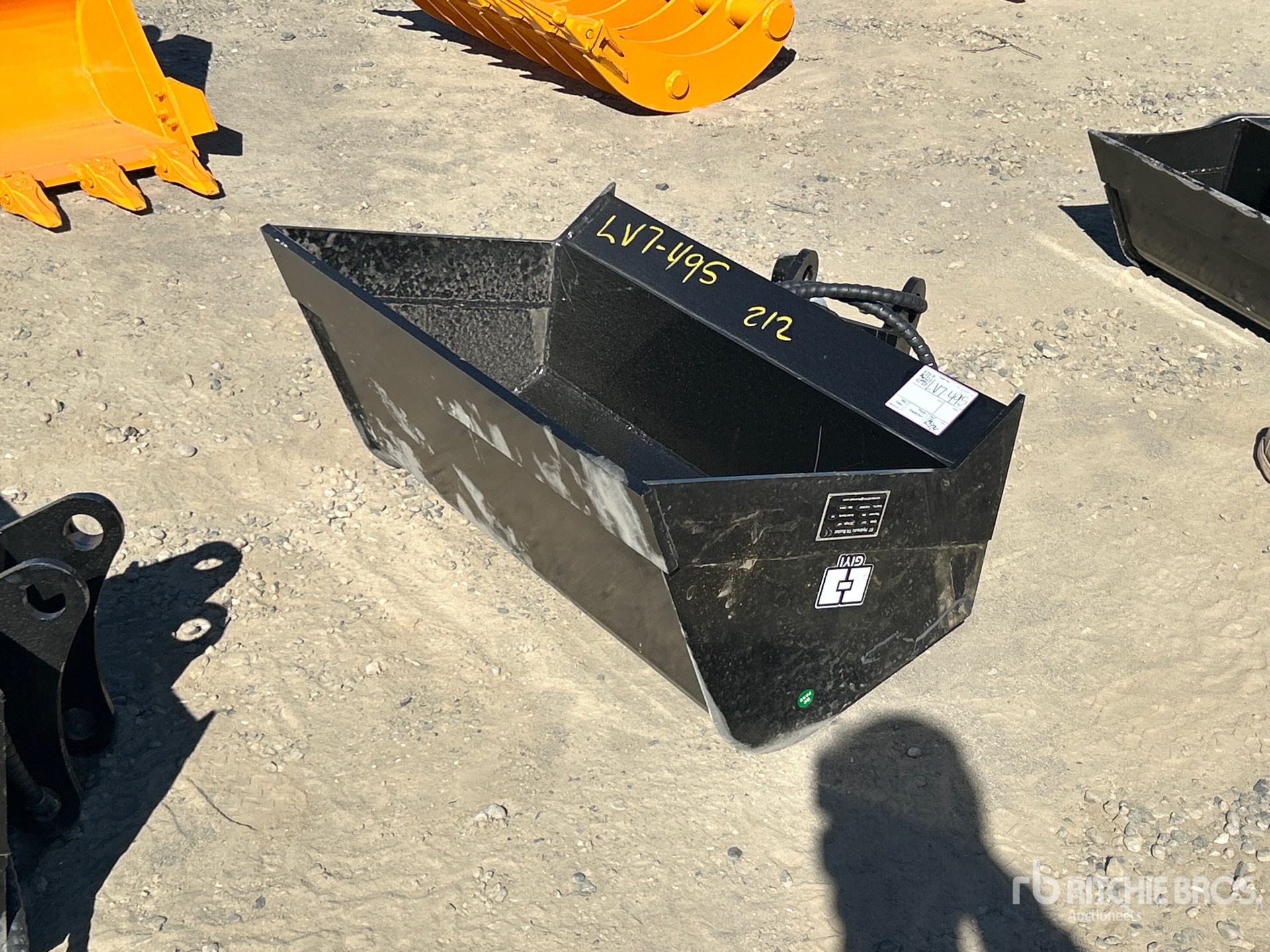2026 GIYI GY-D5T 35 in Tilting Excavator Bucket (Unused)