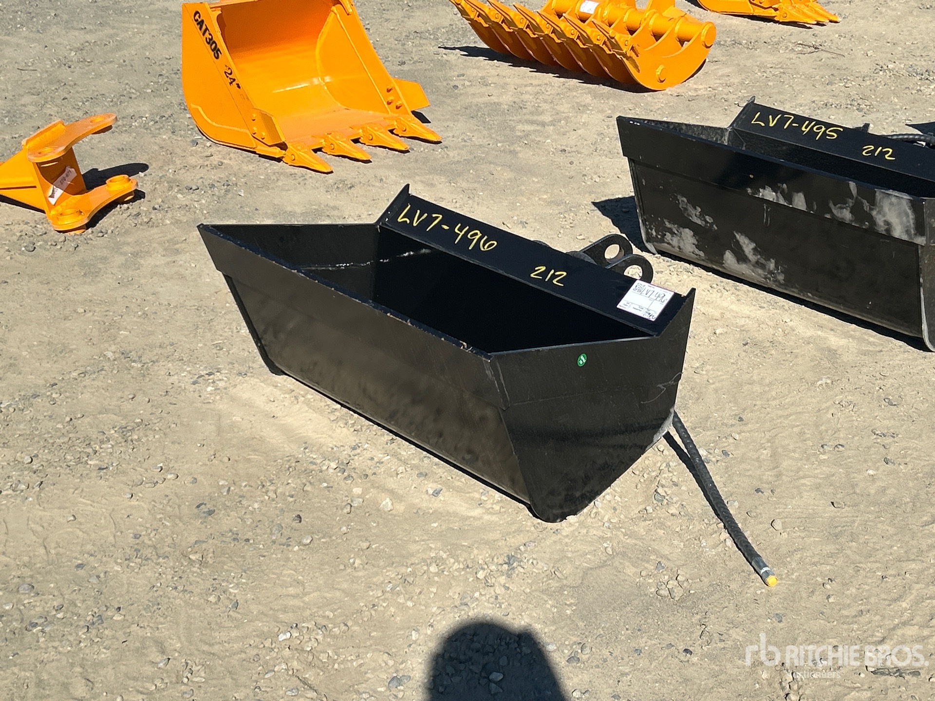 2026 GIYI GY-D5T 35 in Tilting Excavator Bucket (Unused)