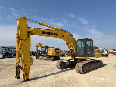 2006 New Holland Kobelco E215 حفارة بجنزير