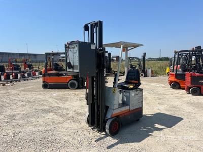 OM E8N 800 kg Electric Forklift