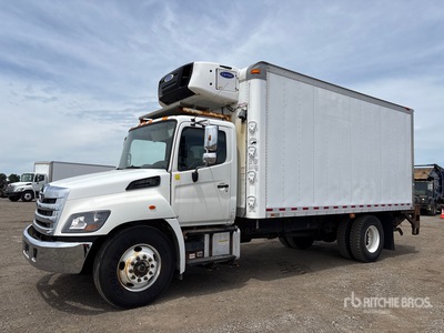 2018 Hino 338 4x2 冷蔵トラック