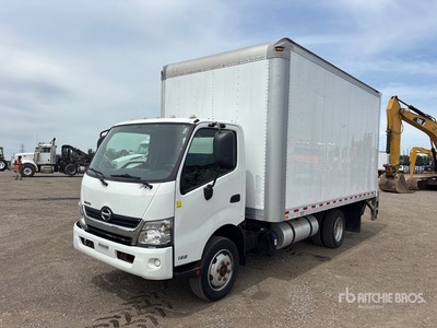 2019 Hino 195 4x2 COE Camion fourgon