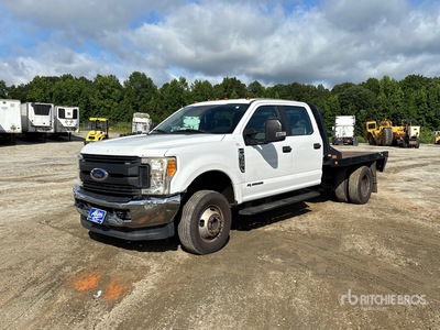 2017 Ford F-350 4x4 Crew Cab Flatbed Truck