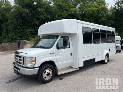 2016 Ford E-450 Super Duty 4x2 20-Seat Transit Bus