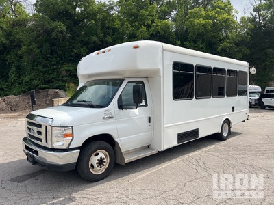 2017 Ford E-450 Super Duty 4x2 18-Seat Transit Bus