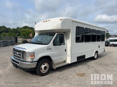 2017 Ford E-450 Super Duty 4x2 18-Seat Transit Bus
