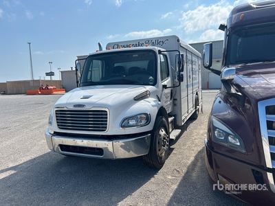2021 Freightliner M2 106 4x2 8 Bay Ciężarówka do przewozu napojów