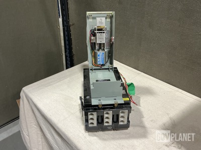 GE TKMMOMA1 Circuit Breaker