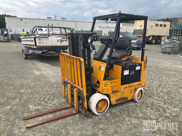 Hyster E40XL Electric Forklift