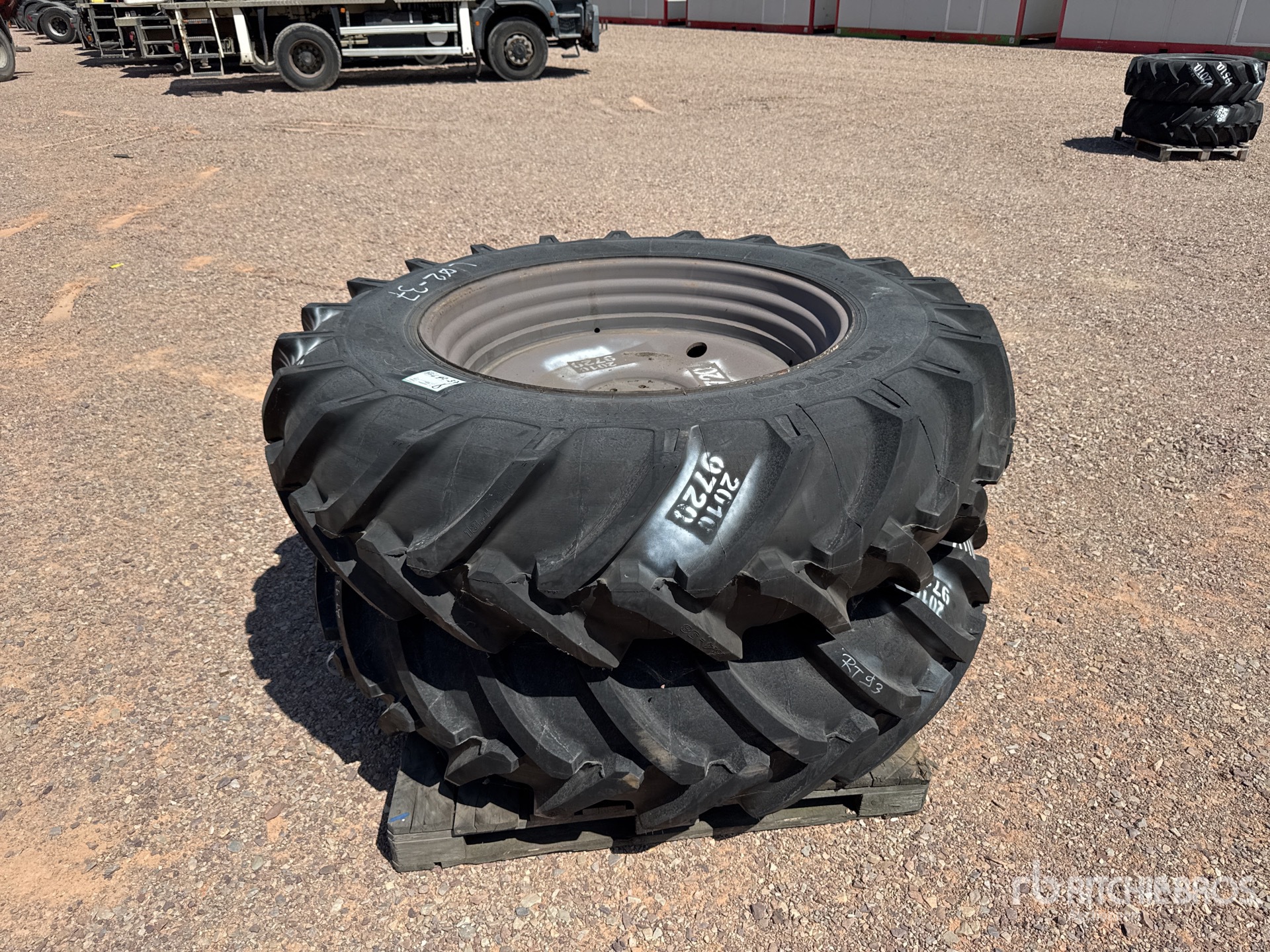 Mitas 18,4 -38 F Qte De Roues Qty Of Wheels