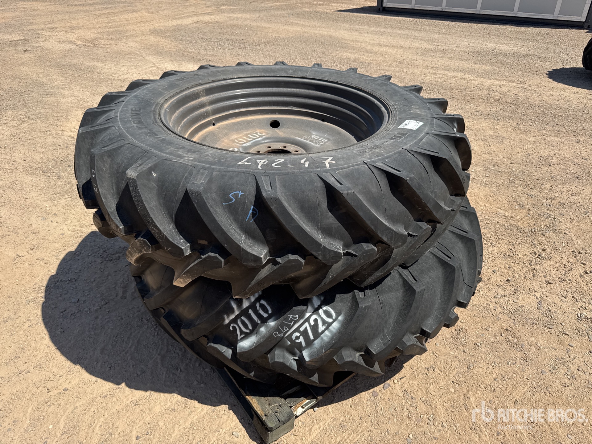 Mitas 18.4-38 Qte De 2 Roues Qty Of 2 Wheels