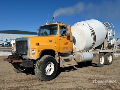 1982 Ford LT9000 6x4 Camion mélangeur