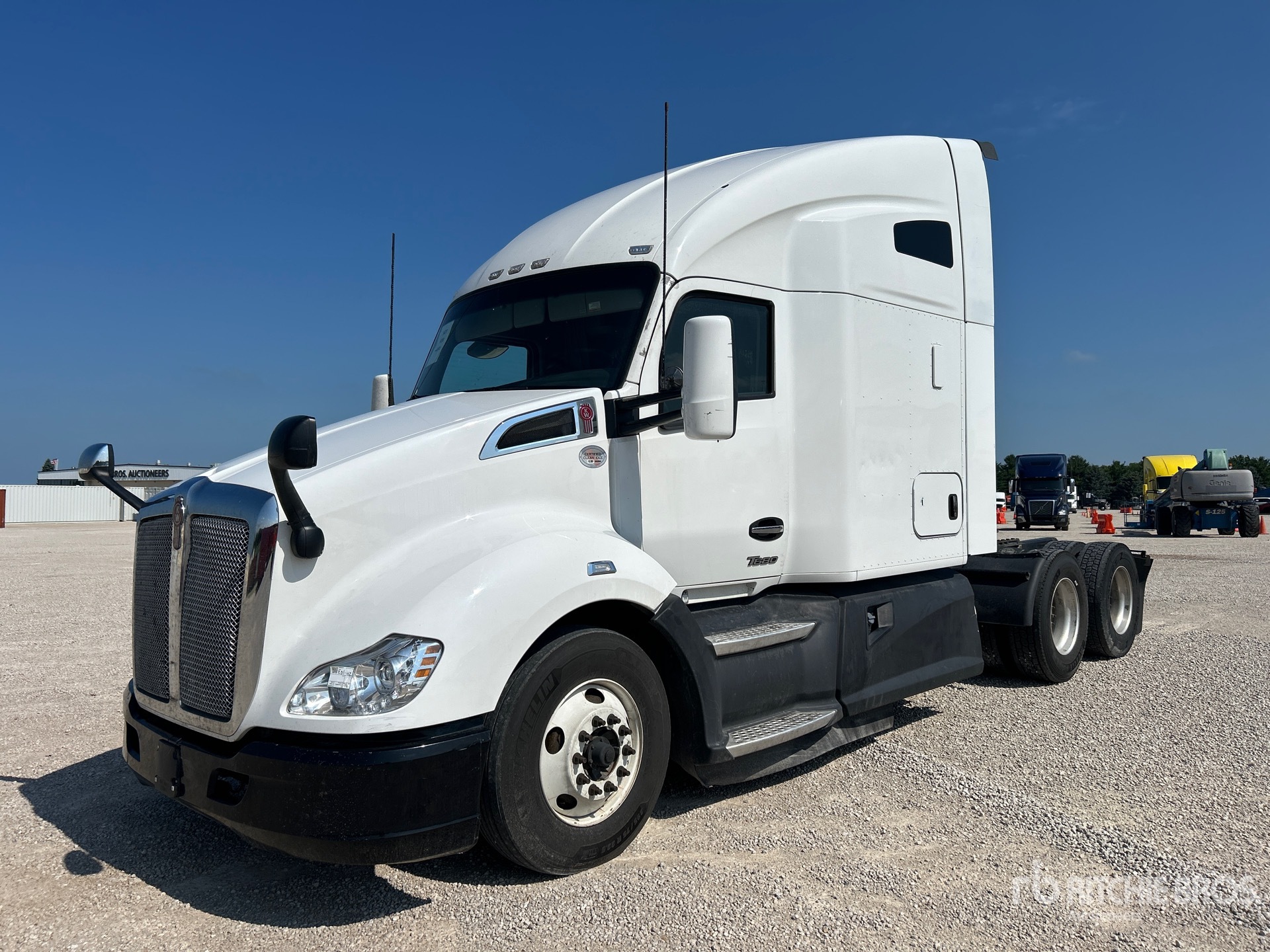 2022 Kenworth T680 6x4 T/A Sleeper Truck Tractor