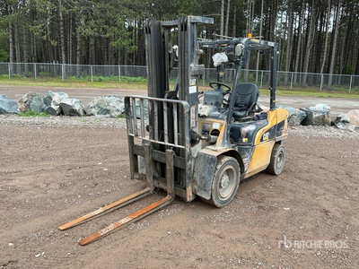 Cat 2PD7000 6500 lb Pneumatic Tire Chariot Élévateur