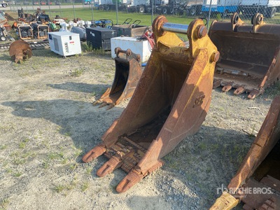 24 in Digging Excavator Bucket