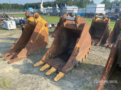 33 in Digging Excavator Bucket - Fits Cat 243E, 329E