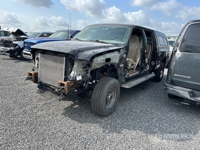 2000 Ford F-250 XLT 4x4 Crew Cab ピックアップ (Inoperable)