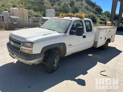 2007 Chevrolet Silverado 3500 4x2 Extended Cab Utility Truck (Inoperable)