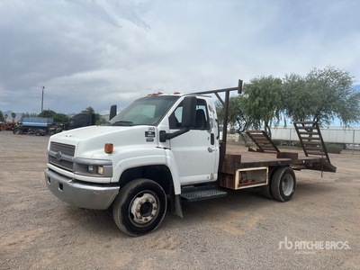 2005 Chevrolet C4500 4x2 Flatbed Truck