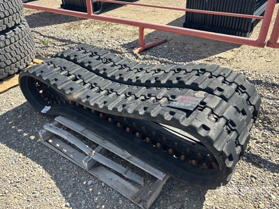 Quantity of (2) Rubber Sporen - Fits Bobcat