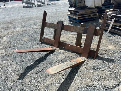 Accurate 47 in Q/C Wheel Loader Forks - Fits Komatsu WA250