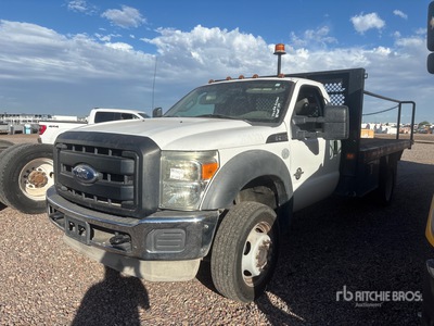 2012 Ford F-550 XL 4x2 Platte vrachtwagen (Inoperable)