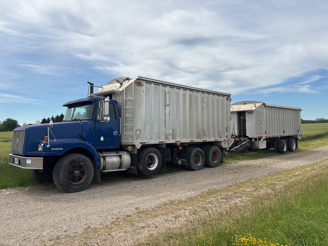 1996 Volvo WCN 8x4 Blower/Sucker truck w/Pup 1996 Volvo WCN 8x4 Blower/Sucker truck w/Pup