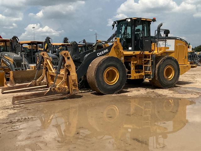 2022 John Deere 744L Wheel Loader