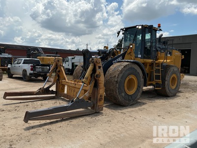 2022 John Deere 744L Pala gommata