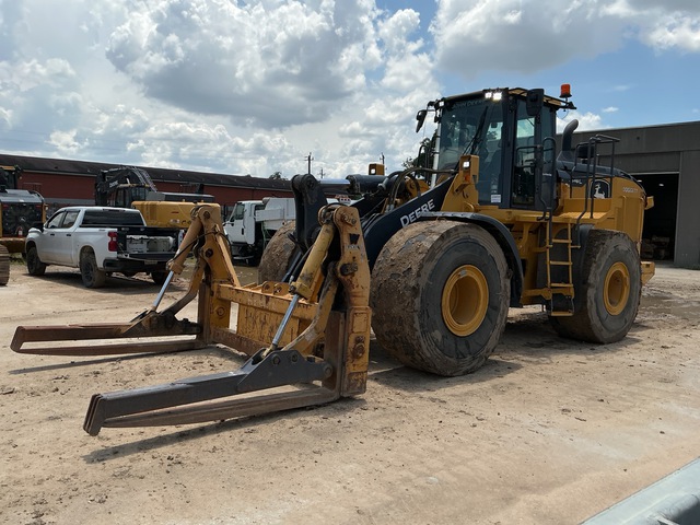 2022 John Deere 744L Wheel Loader