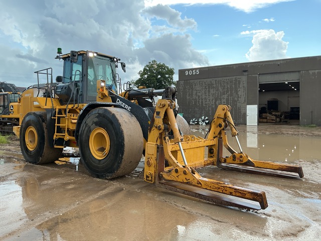 2022 John Deere 744L Wheel Loader