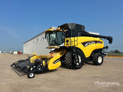 2006 New Holland CX860 Combine Harvester