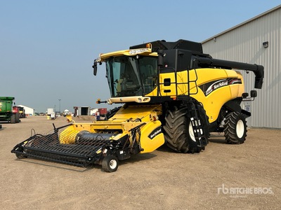 2003 New Holland CX840 Combine Harvester