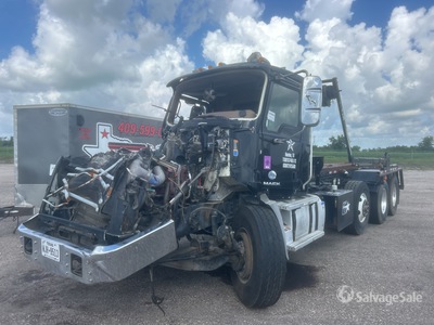 2019 Mack GU813 8x4 Camión rodante (Inoperable)
