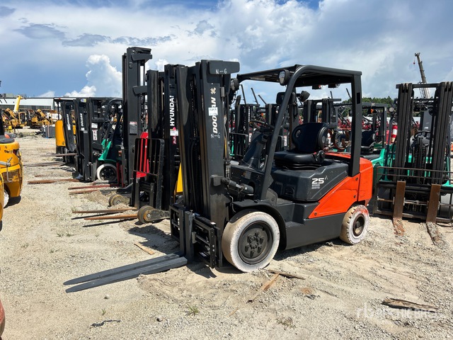 Doosan G25N-7 4600 lb Cushion Tire 5,000 lb LPG Pneumatic Tire Forklift