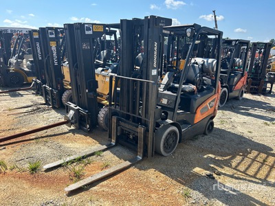 Doosan GC25S-9 5,000 lb LPG Cushion Tire Montacargas