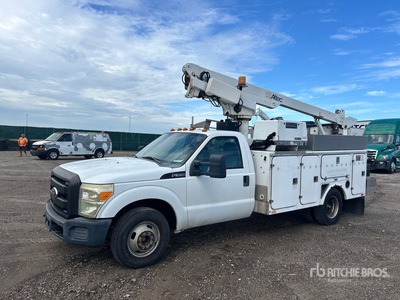 Altec AT200A 30 ft on 2012 Ford F-350 XL 4x2 Podnośnik Koszowy