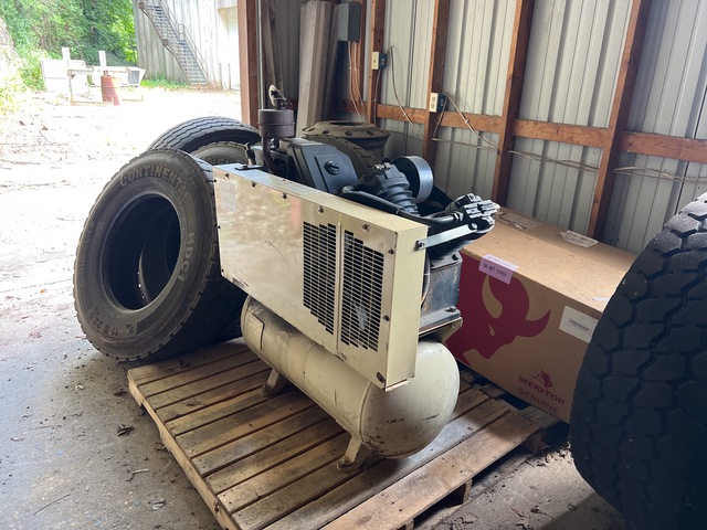 Ingersoll-Rand 2475F12.5G 24.0 cfm Skid-Mounted 30 gal Air Compressor