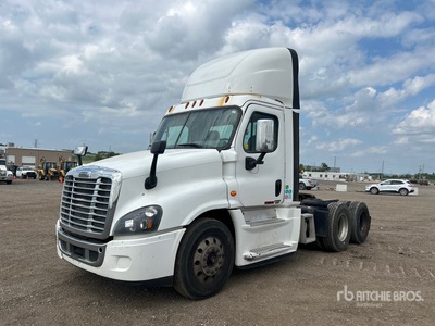 2017 Freightliner Cascadia 125 6x4 T/A Day Cab Truck Tractor