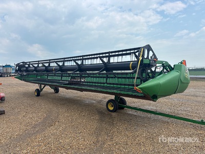 John Deere 635D 35 ft Tête de moissonneuse/batteuse