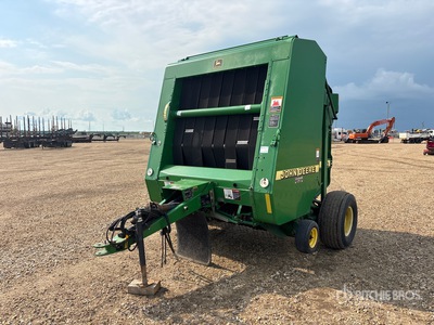 John Deere 566 Round Baler