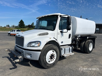 2018 Freightliner M2 106 4x2 Camion cisterna de agua