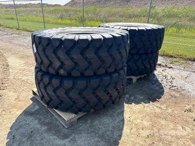 Quantity of (4) Bedrock 20.5x25 E3/L3 Pneumatici (Unused)