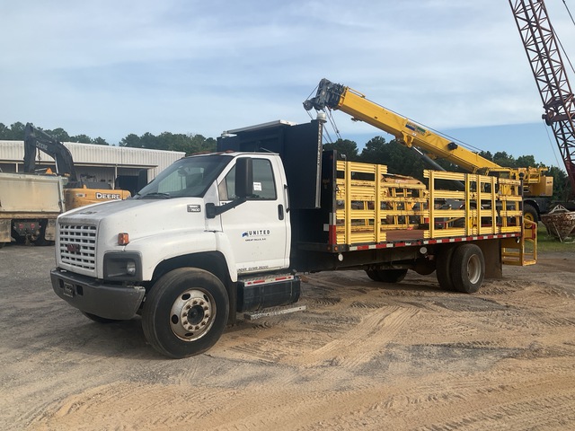 2007 GMC C7500 4x2 Traffic Control Truck
